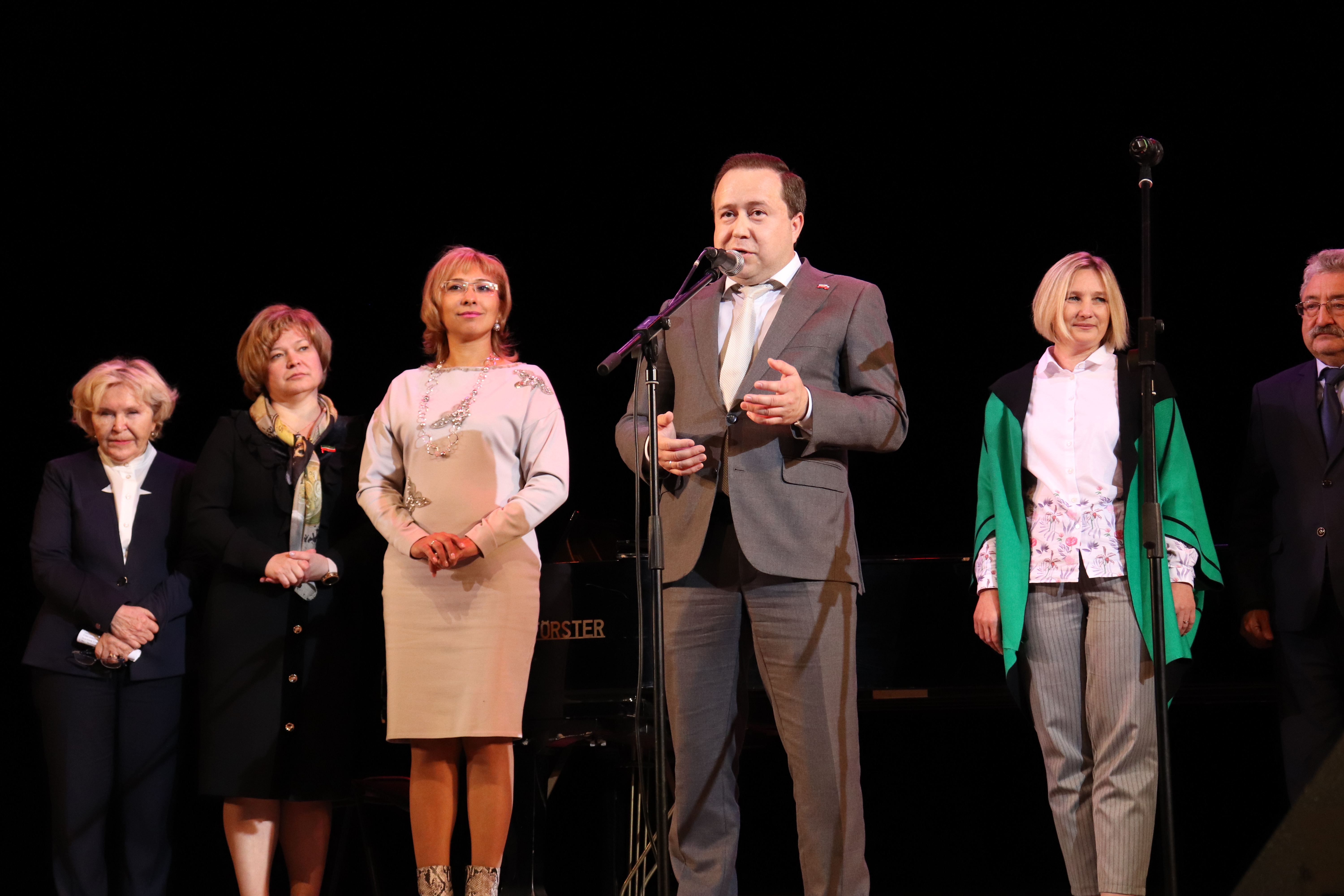 Эдуард Вафин торжественно открыл новый учебный год в Университете третьего возраста (Видео)