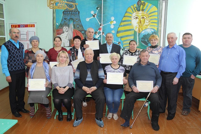 В Дрожжаном городищенские пенсионеры получили сертификаты компьютерной грамотности.