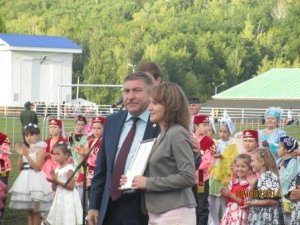 Вручение благодарственного письма Совета МО РТ