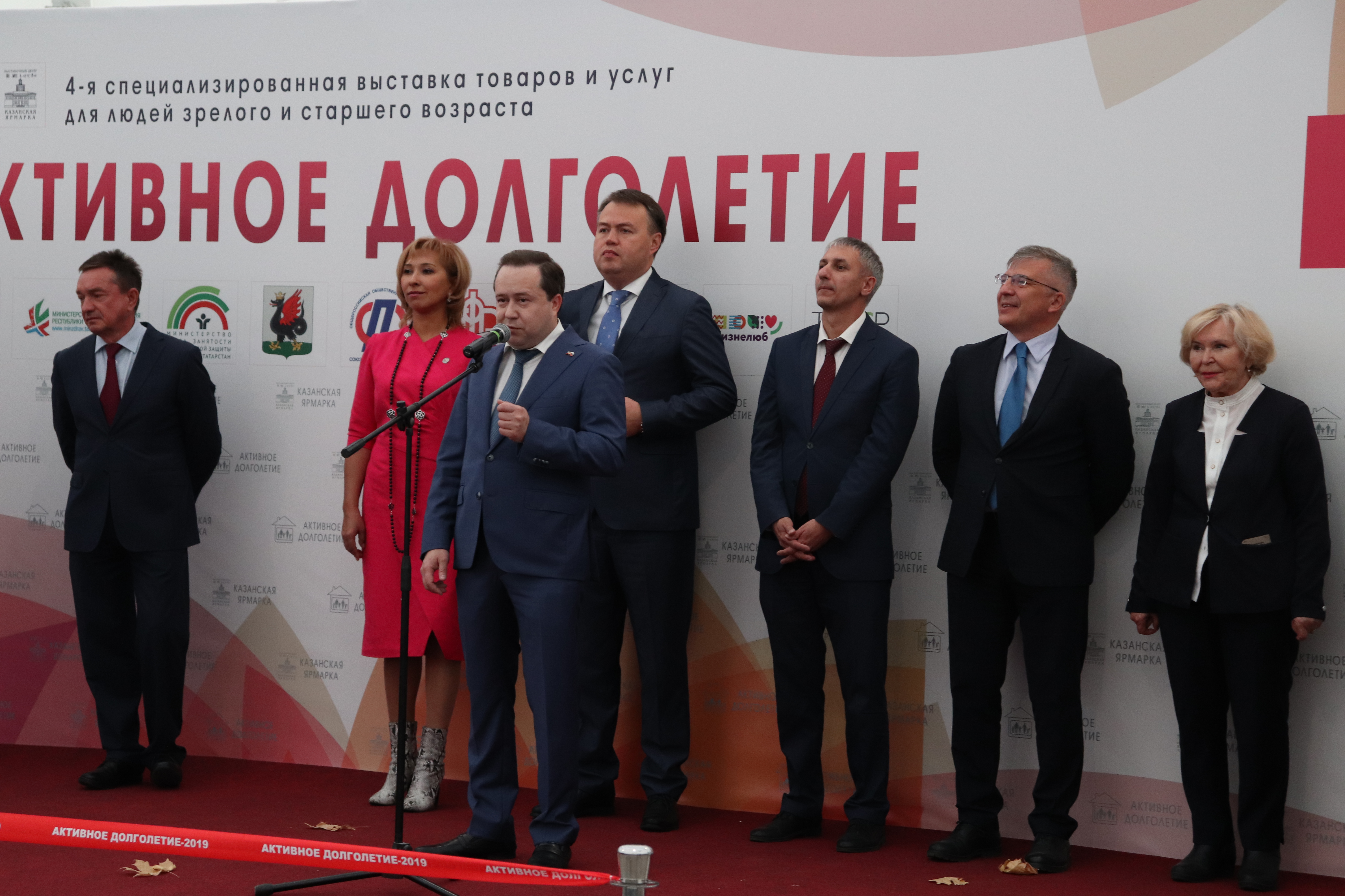 Эдуард Вафин принял участие в открытии выставки «Активное долголетие» (Видео)