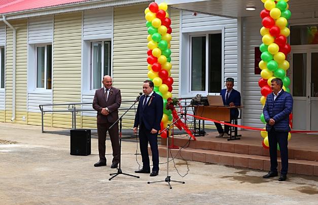 Эдуард Вафин принял участие в открытии сельской школы