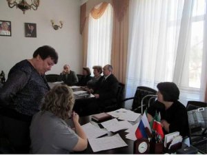 В зале заседания Совета Бавлинского муниципального района обсудили проблему задолженности по уплате страховых взносов