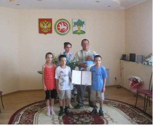 Начальник Отдела ПФР в Кайбицком районе вручила сертификата на материнский капитал в День семьи, любви и верности
