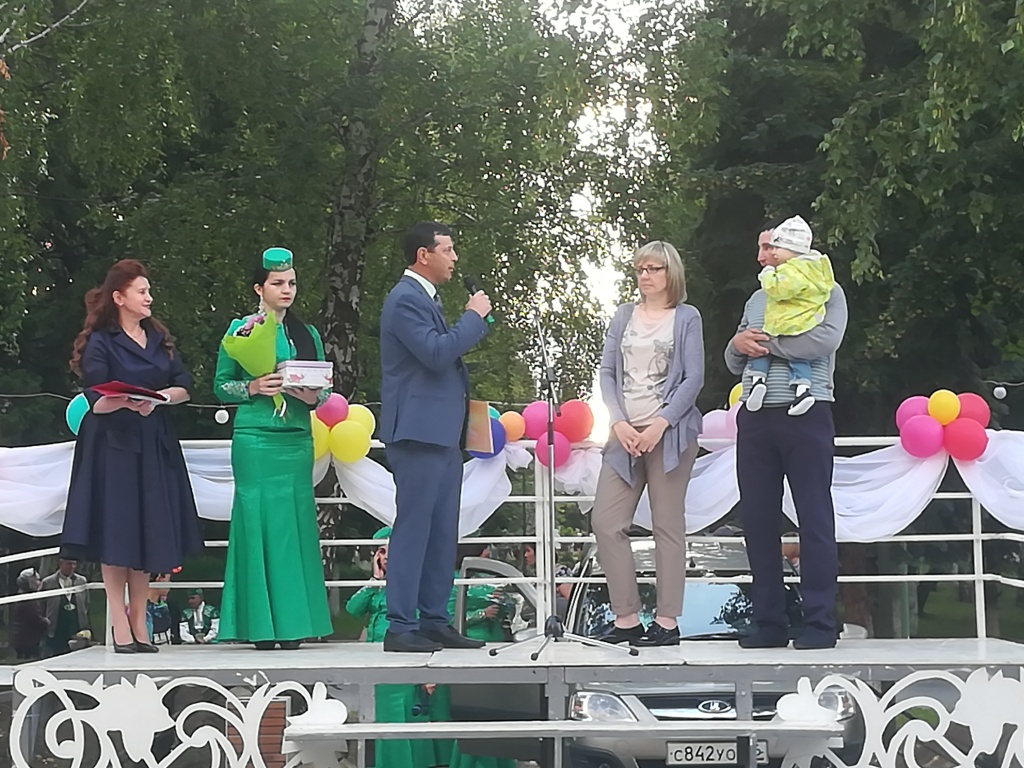 Вручение сертификатов на материнский капитал в День семьи, любви и верности 