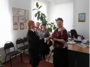 Торжественное вручение пенсионного удостоверения Торжественное вручение пенсионного удостоверения