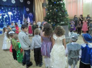 Новогодний утренник для детей сотрудников Новогодний утренник для детей сотрудников