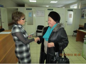 Торжественное вручение пенсионного удостоверения Торжественное вручение пенсионного удостоверения
