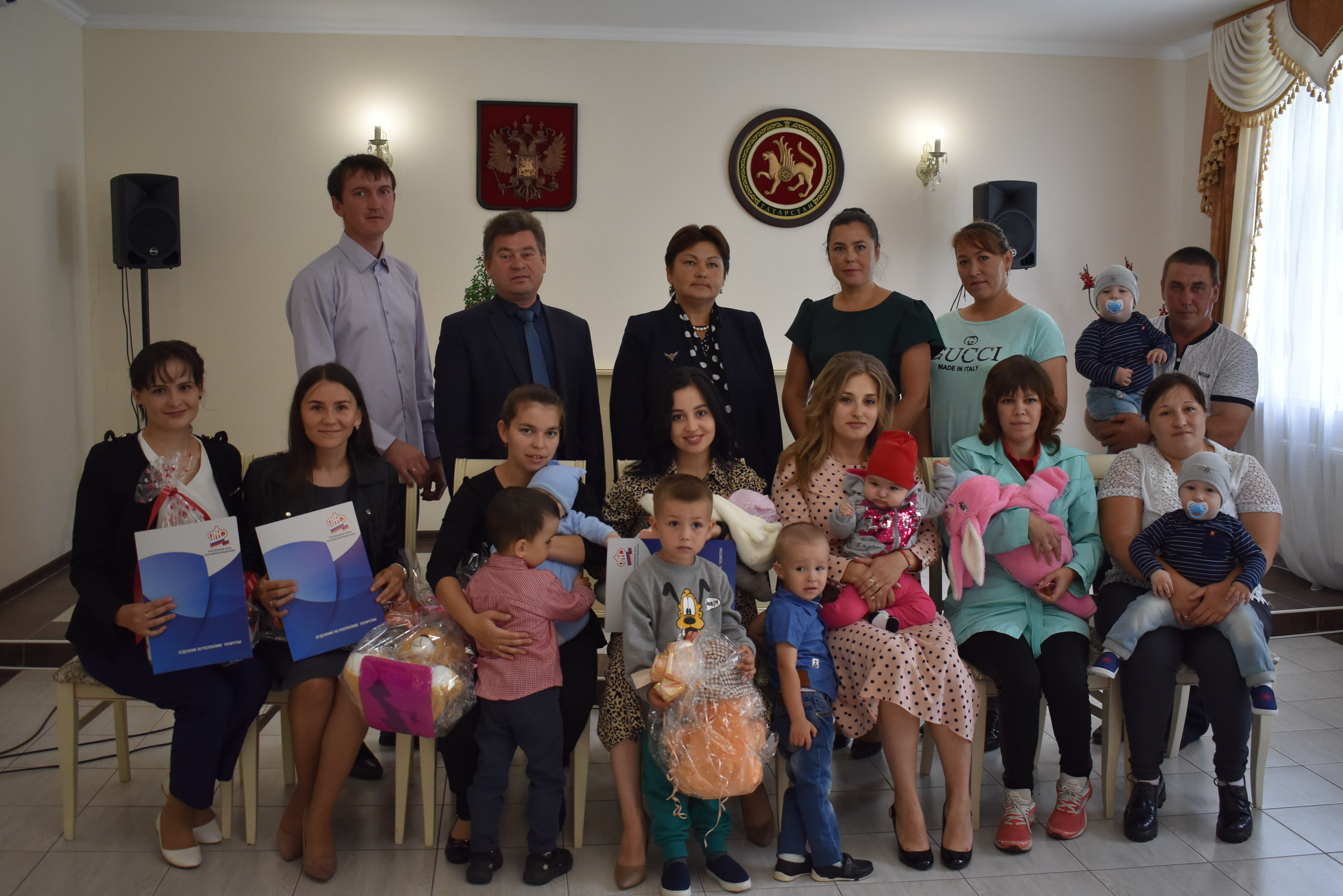 Торжественное вручение сертификатов на материнский капитал