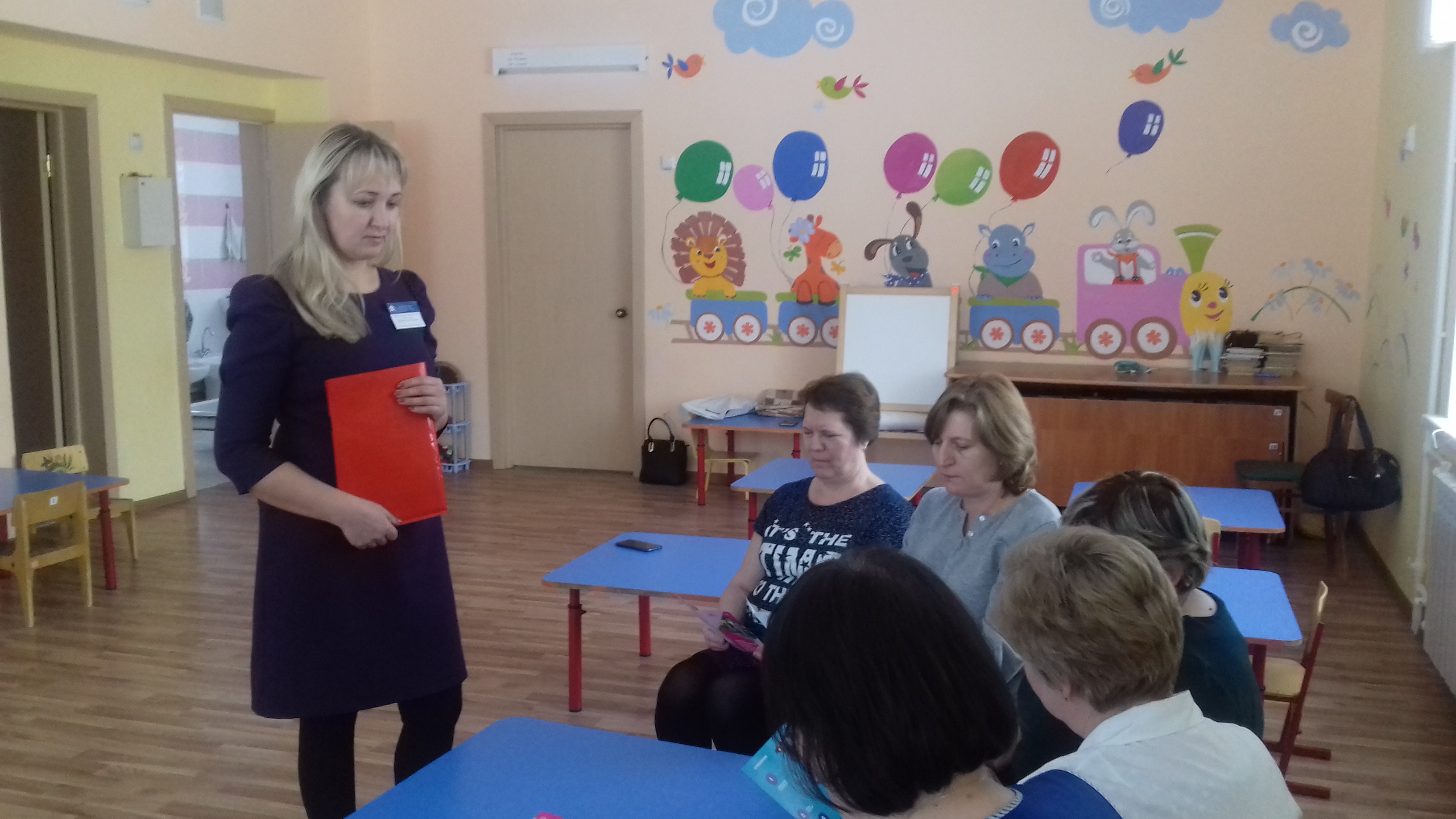 Сотрудники Управления продолжают   информационно-разъяснительную работу с  младшим обслуживающим персоналом в образовательных учреждениях города и города