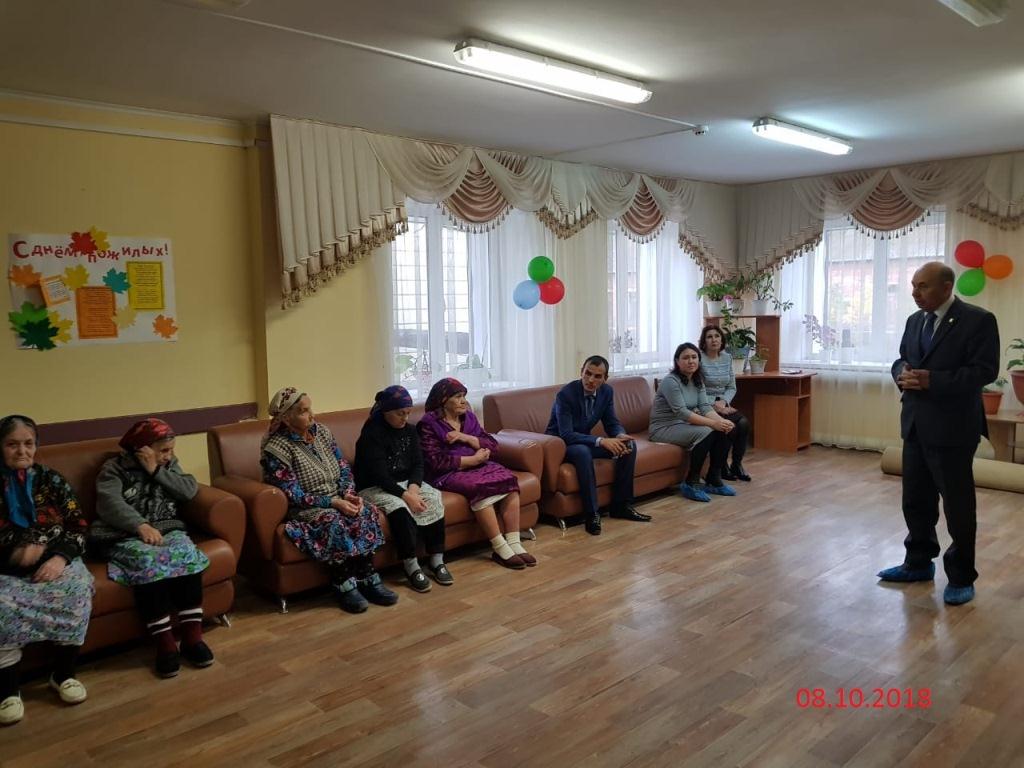 Поздравление в доме интернате
