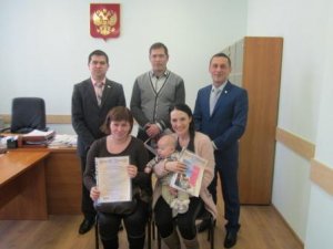 Торжественное вручение сертификатов на материнский капитал