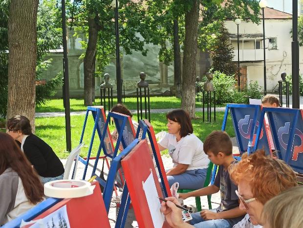 «Рисуй, Казань!»: Отделение СФР по Республике Татарстан приглашает взрослых и детей на бесплатные уроки рисования 