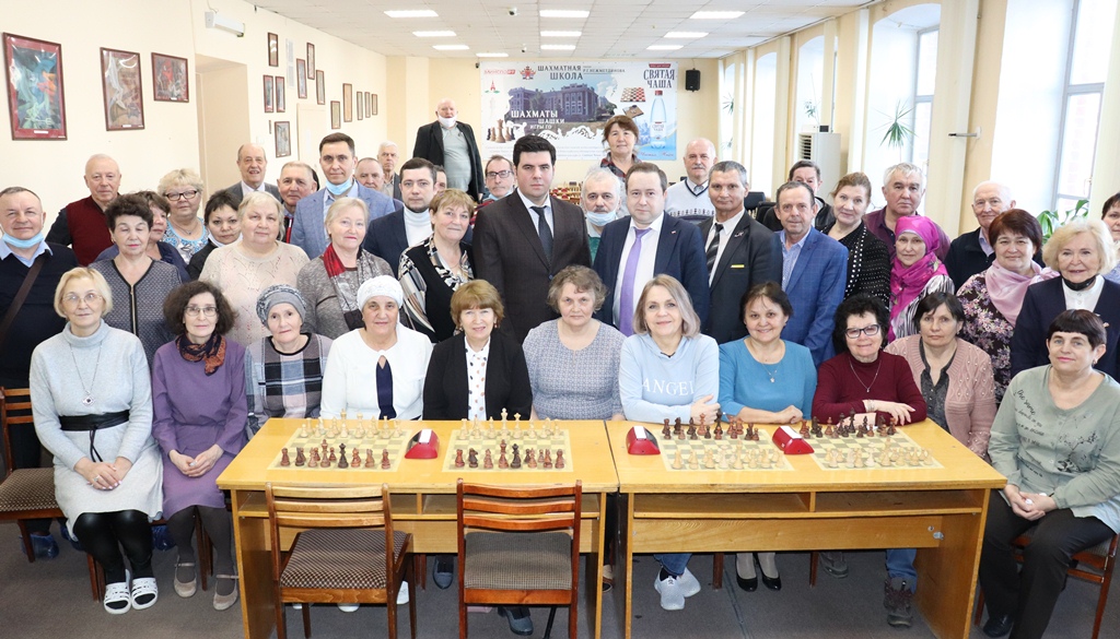Глава татарстанского пенсионного фонда открыл ХI Республиканский турнир по шахматам и шашкам среди пенсионеров Глава татарстанского пенсионного фонда открыл ХI Республиканский турнир по шахматам и шашкам среди пенсионеров