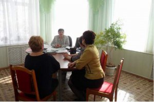 Провести работу по вручению поздравительных открыток на уровне!