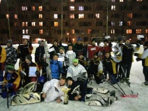 Награждение победителей хоккейного турнира на кубок Пенсионного фонда в Набережных Челнах