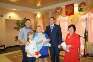 В рамках «Весенней недели добра» Дрожжановские семьи получили сертификаты на материнский капитал