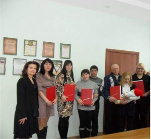 Торжественное вручение государственного сертификата Торжественное вручение государственного сертификата