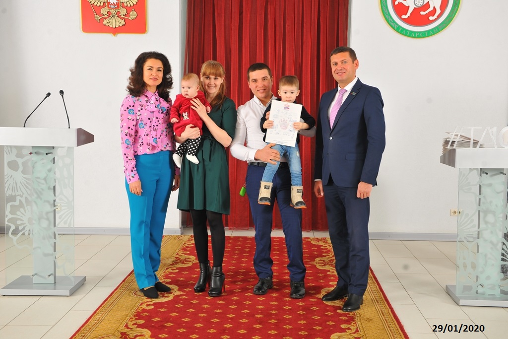 Вручили материнский капитал!