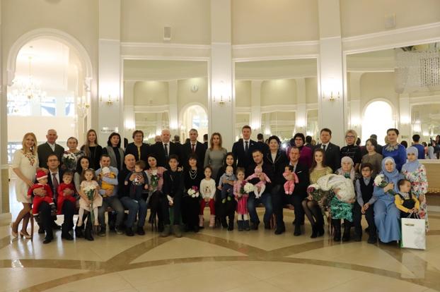 Татарстанский Пенсионный фонд совместно с органами ЗАГС провели республиканскую акцию «Прекрасен мир любовью матери» 