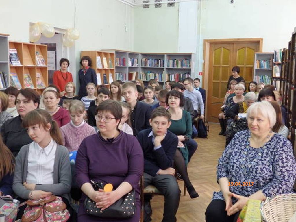 Школьникам и преподавателям	