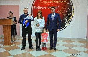 В Набережных Челнах вручили материнский капитал В Набережных Челнах вручили материнский капитал