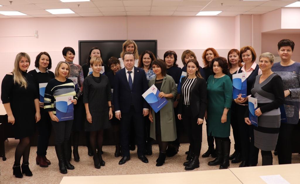 Управляющий татарстанским Отделением Пенсионного фонда вручил сертификаты лидерам Профсоюзов от Управлений ПФР по Республике Татарстан