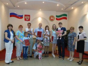 Вручение 2000-го государственного сертификата на материнский капитал