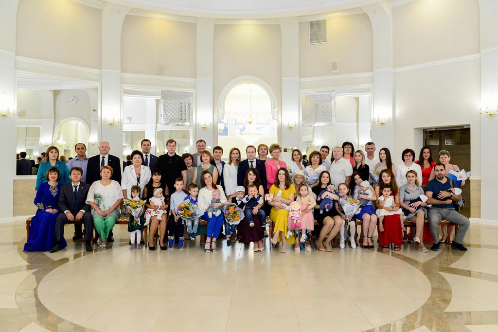 Пенсионный фонд совместно с ЗАГСом провели семейный праздник «С чего начинается Родина» (Видео)