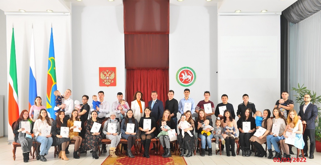 Вручили материнский капитал!