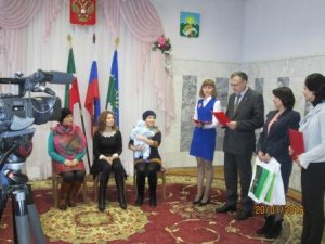 Вручение сертификатов на материнский (семейный) капитал в Буинске