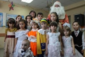 На новогодний утренник «к маме на работу»
