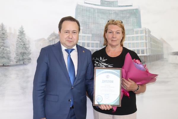 Эдуард Вафин поздравил победительницу фотоконкурса Союза пенсионеров России Эдуард Вафин поздравил победительницу фотоконкурса Союза пенсионеров России