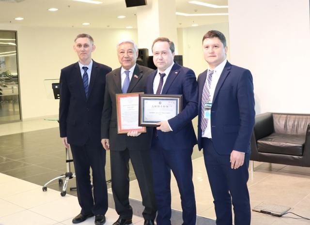 Итоги республиканского конкурса экспертов по проведению независимой экспертизы нормативных правовых актов: диплом победителя вручен руководителю татарстанского Пенсионного фонда